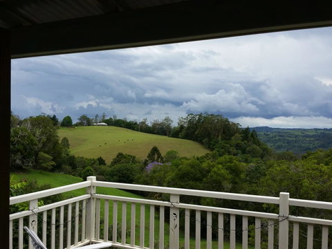 Montville House On The Hill - Tourism Caloundra 3