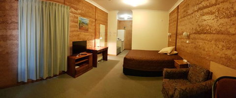 Mud Hut Motel - Tourism Caloundra 1