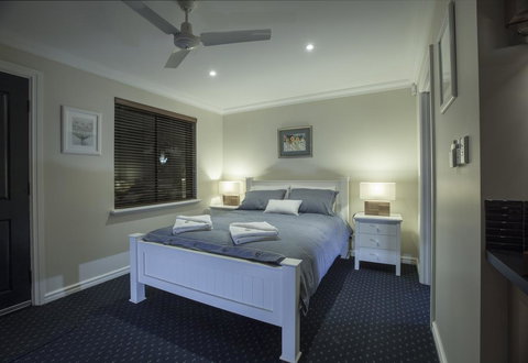Murray River Lodge Luxury Boutique Accommodation B&B - Tourism Caloundra 3