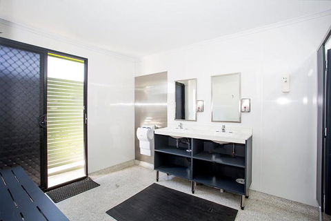 Mycow Accommodation Mackay - Tourism Caloundra 1