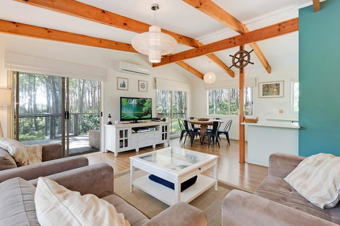 Mystery Bay Retreat - Tourism Caloundra 1