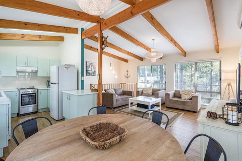 Mystery Bay Retreat - Tourism Caloundra 2