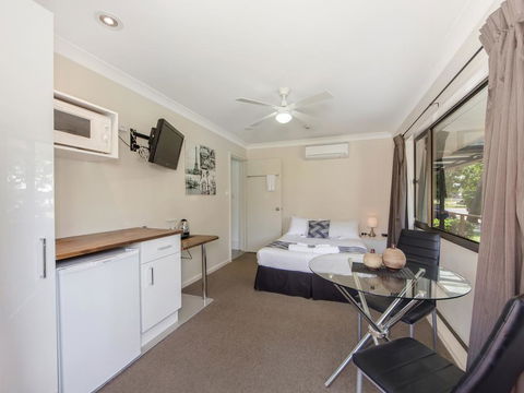 Narimba Motel - Tourism Caloundra 1