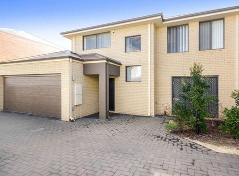 Holiday Home Near Perth City / Airport / Stadium / Casino - Tourism Caloundra 1