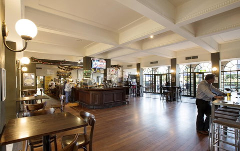 Captain Stirling Hotel - Tourism Caloundra 16