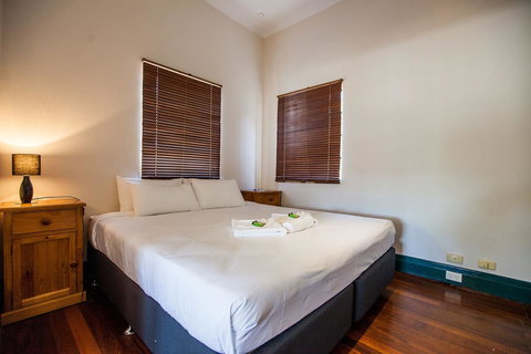 Captain Stirling Hotel - Tourism Caloundra 28