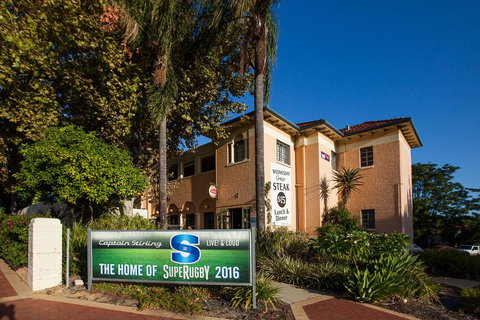 Captain Stirling Hotel - Tourism Caloundra 4