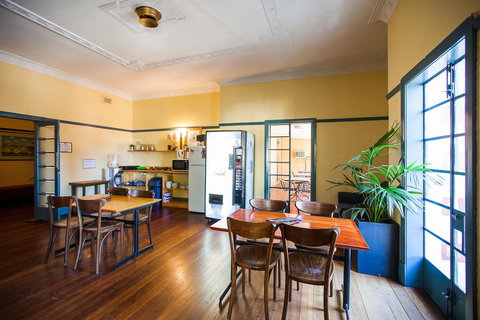 Captain Stirling Hotel - Tourism Caloundra 30