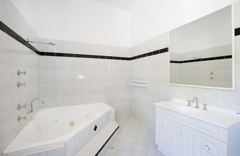 Captain Stirling Hotel - Tourism Caloundra 9