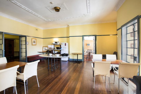 Captain Stirling Hotel - Tourism Caloundra 13
