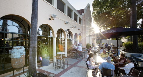 Captain Stirling Hotel - Tourism Caloundra 20