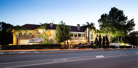 Captain Stirling Hotel - Tourism Caloundra 0