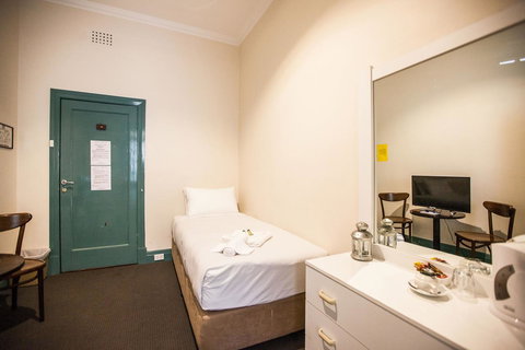 Captain Stirling Hotel - Tourism Caloundra 34
