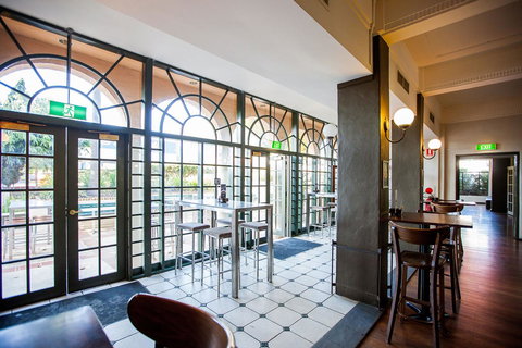 Captain Stirling Hotel - Tourism Caloundra 39