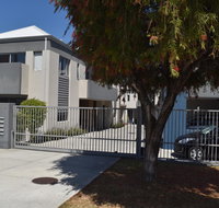 Central Executive Townhouse - Tourism Caloundra