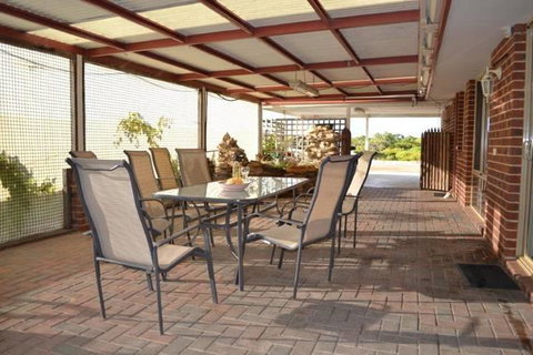 Beach Place @ Leeman - Tourism Caloundra 1