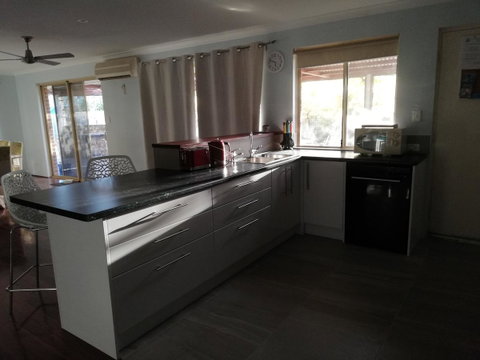 Beach Place @ Leeman - Tourism Caloundra 5
