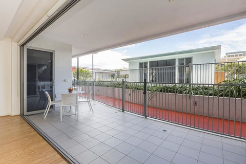 Gallery Serviced Apartments - Tourism Caloundra 4