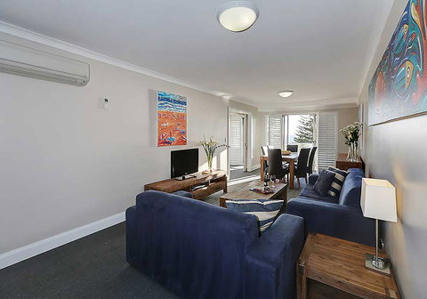 Salty Kiss - Tourism Caloundra 4