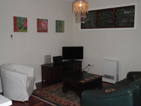 Gypsy Cottage - Tourism Caloundra 3