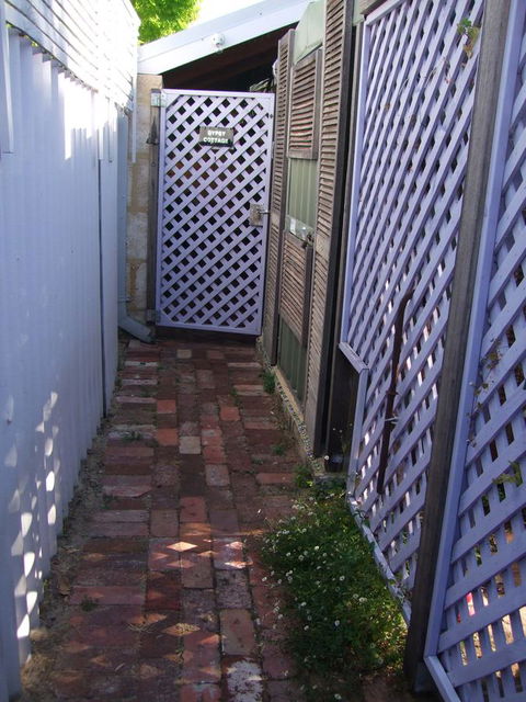Gypsy Cottage - Tourism Caloundra 9