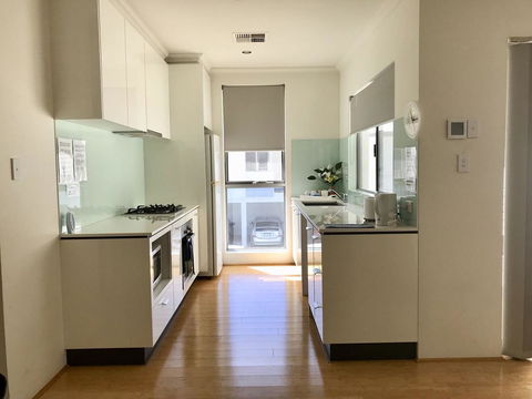 Gerring Court With Free 1 Car Bay Parking - Tourism Caloundra 10