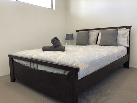 Gerring Court With Free 1 Car Bay Parking - Tourism Caloundra 3
