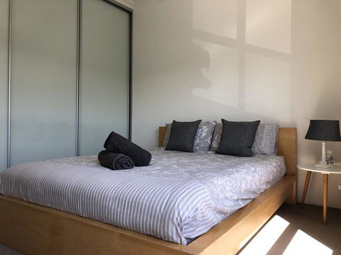Gerring Court With Free 1 Car Bay Parking - Tourism Caloundra 2