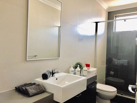 Gerring Court With Free 1 Car Bay Parking - Tourism Caloundra 6