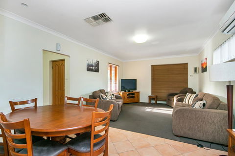 Coranda Lodge - Tourism Caloundra 5