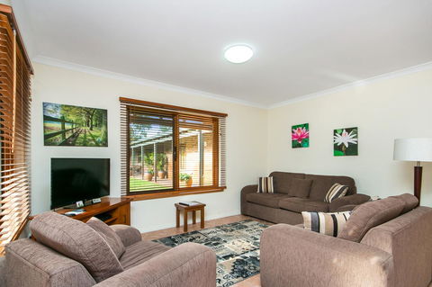 Coranda Lodge - Tourism Caloundra 0