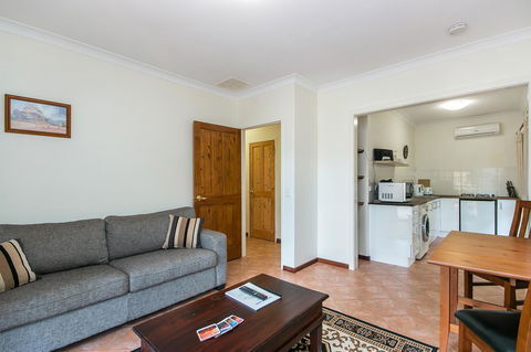 Coranda Lodge - Tourism Caloundra 1