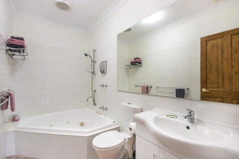 Coranda Lodge - Tourism Caloundra 21