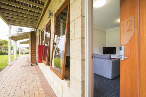 Nightcap At The Ship Inn - Tourism Caloundra 20