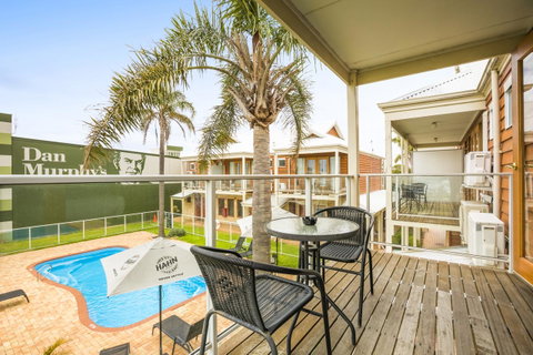Nightcap At The Ship Inn - Tourism Caloundra 2