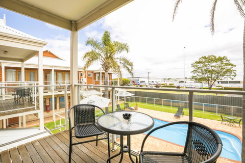 Nightcap At The Ship Inn - Tourism Caloundra 26