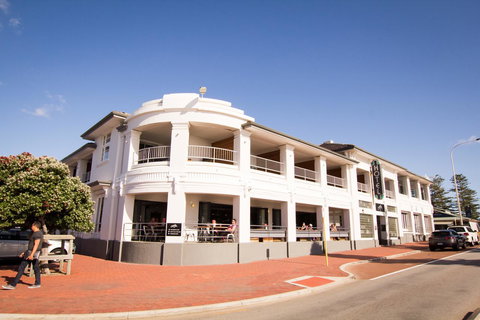 Cottesloe Beach Hotel - Tourism Caloundra 0