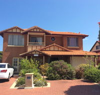 Crossland House - Tourism Caloundra