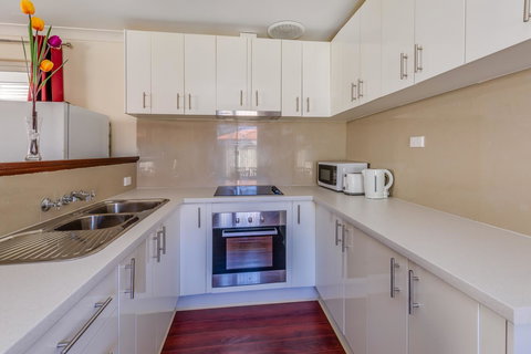 Brilliant, Neat, Convenient, Family-friendly House - Tourism Caloundra 5