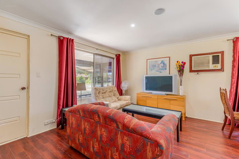 Brilliant, Neat, Convenient, Family-friendly House - Tourism Caloundra 1