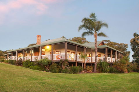 The Farmhouse - Tourism Caloundra 0
