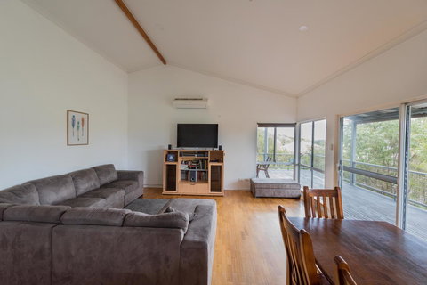 Peppy Beach Ocean Views - Tourism Caloundra 2