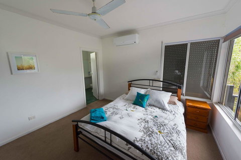 Peppy Beach Ocean Views - Tourism Caloundra 1