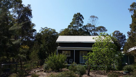 Di's Cabin In Dwellingup - Tourism Caloundra 3