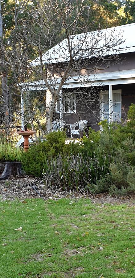Di's Cabin In Dwellingup - Tourism Caloundra 1
