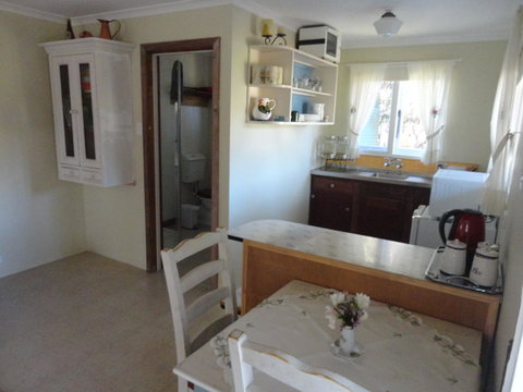 Di's Cabin In Dwellingup - Tourism Caloundra 19