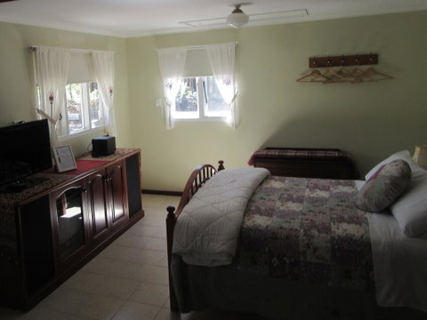 Di's Cabin In Dwellingup - Tourism Caloundra 10