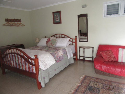 Di's Cabin In Dwellingup - Tourism Caloundra 9