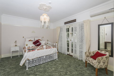 Rosebridge House Bed & Breakfast Adult Retreat - Tourism Caloundra 9