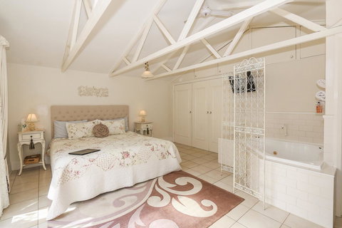 Rosebridge House Bed & Breakfast Adult Retreat - Tourism Caloundra 5